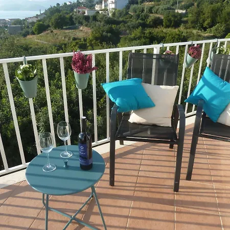 Golden Horizon Apartment *